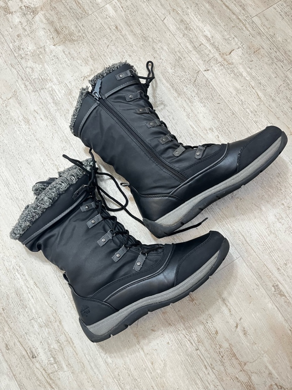 Women’s totes Black Lace-Up Winter Boots with Fleece Trim Size 10